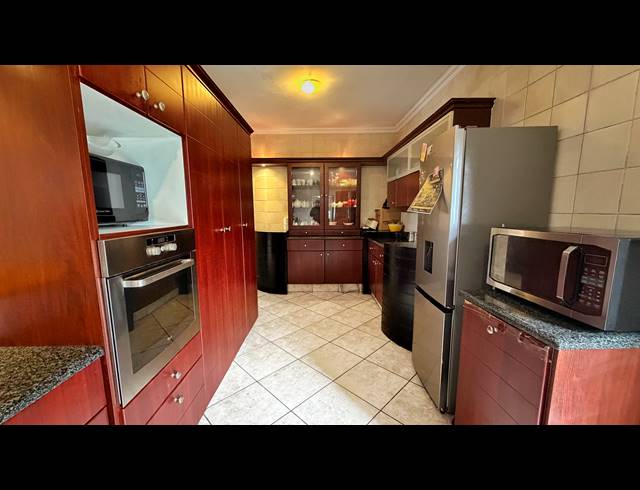 6 BEDROOM HOUSE FOR SALE IN NORKEM PARK